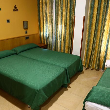 Hostal Muralla Plasencia Exteriör bild