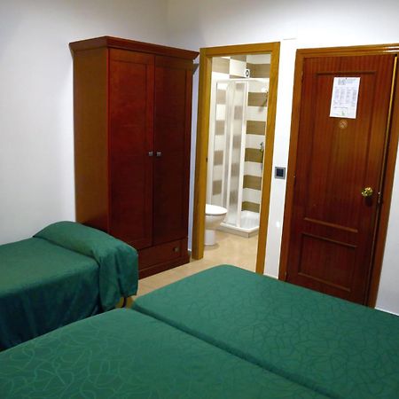 Hostal Muralla Plasencia Exteriör bild