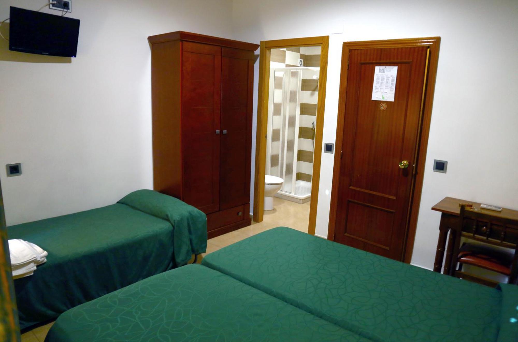 Hostal Muralla Plasencia Exteriör bild