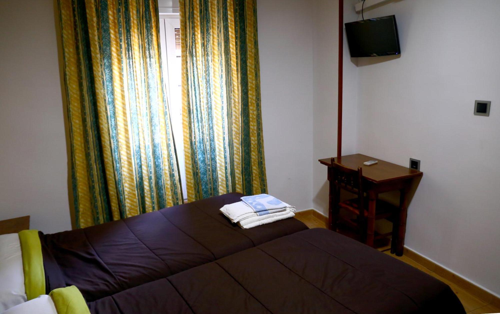 Hostal Muralla Plasencia Exteriör bild